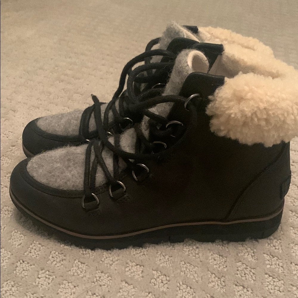 Cozy Black and Gray Women's Boots leather upper